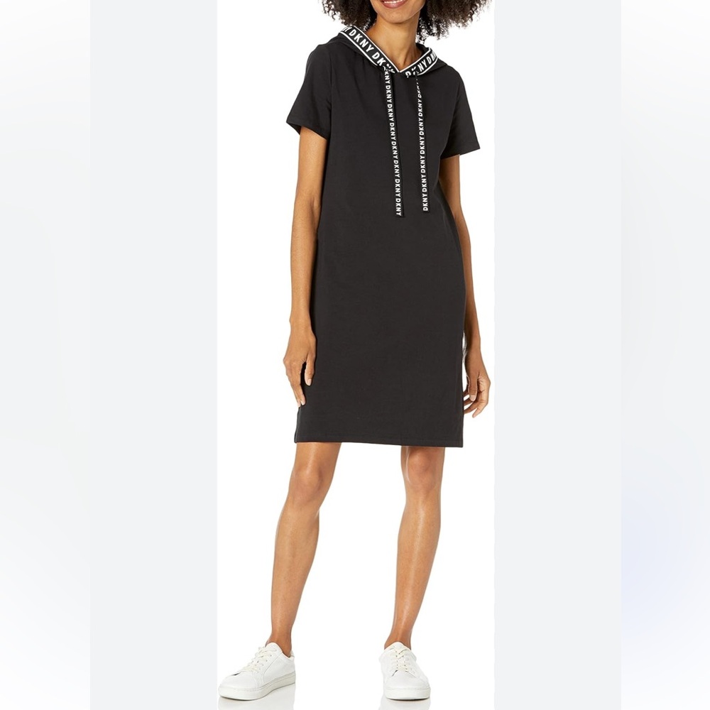 DKNY Women's Logo T-Shirt
Dress/woman’s size L